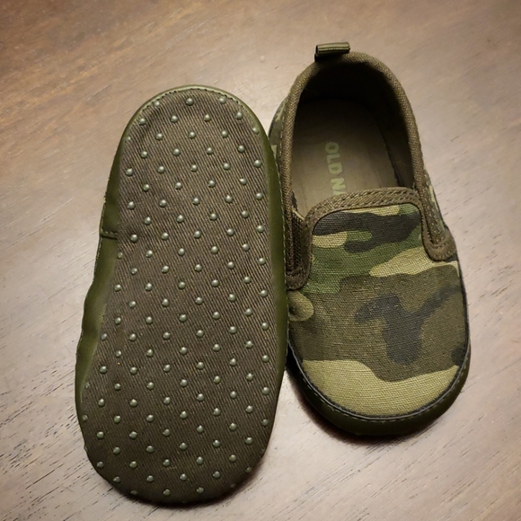 Old Navy 12-18m Camo Shoes - Picture 2 of 2